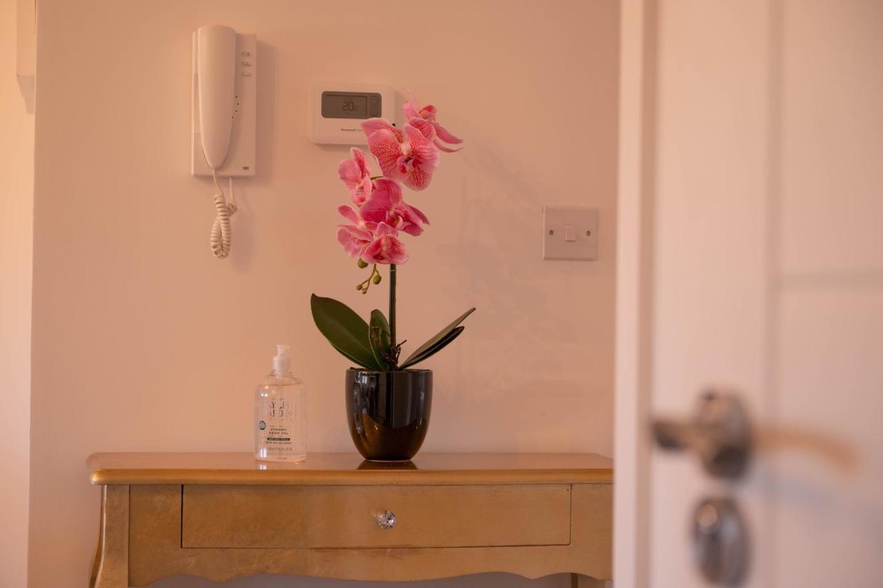 Walnut Flats-F4, 2-Bedroom With Ensuite - Parking, Netflix, Wifi - Close To Oxford, Bicester & Blenheim Palace Kidlington Esterno foto